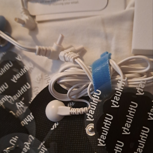 TENS UNIT IN BOX - Picture 4 of 5